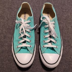Converse Chuck All Star Low Top, Sz 8 Women / Sz 6 Men